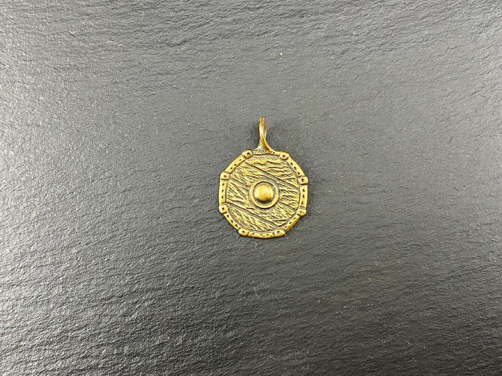 Подвеска. Щит викинга