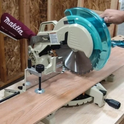 Торцовочная пила Makita LS1221