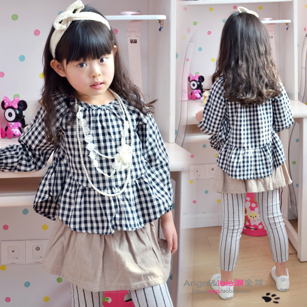 Блузка с асимметричным подолом в черно-белую клетку