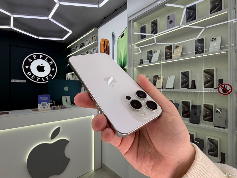 iPhone 15 Pro, 256 ГБ, SIM + eSIM б/у