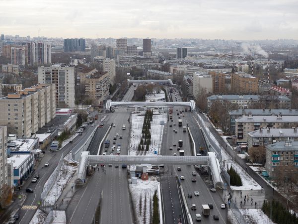 Подростки разгромили лифты в надземных пешеходных переходах Казани