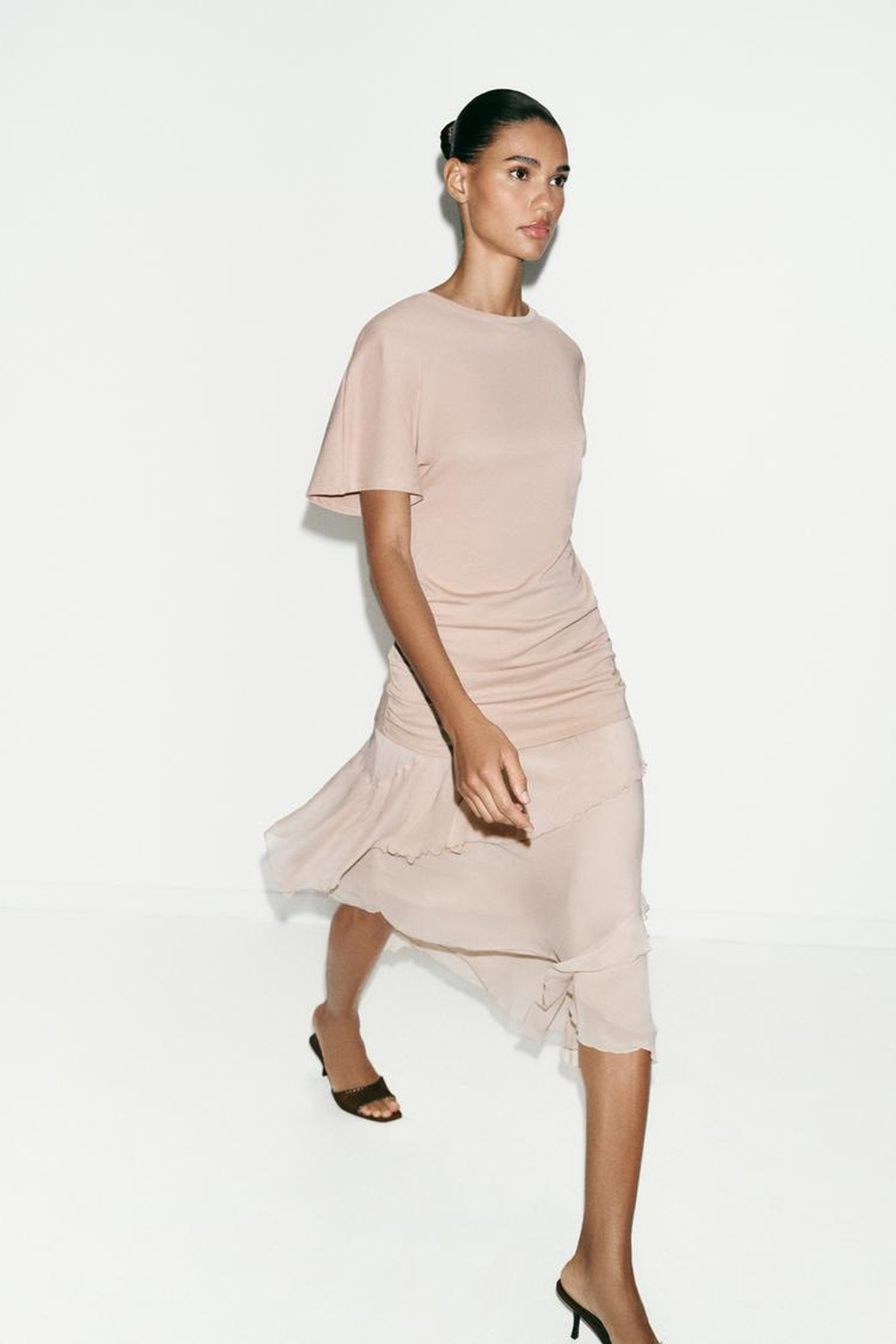 ZARA КОМБИНИРОВАННОЕ ПЛАТЬЕ С ВОЛАНАМИ, ТЕЛЕСНО-РОЗОВЫЙ