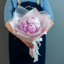 Букет из 5 пионов Sarah Bernhard