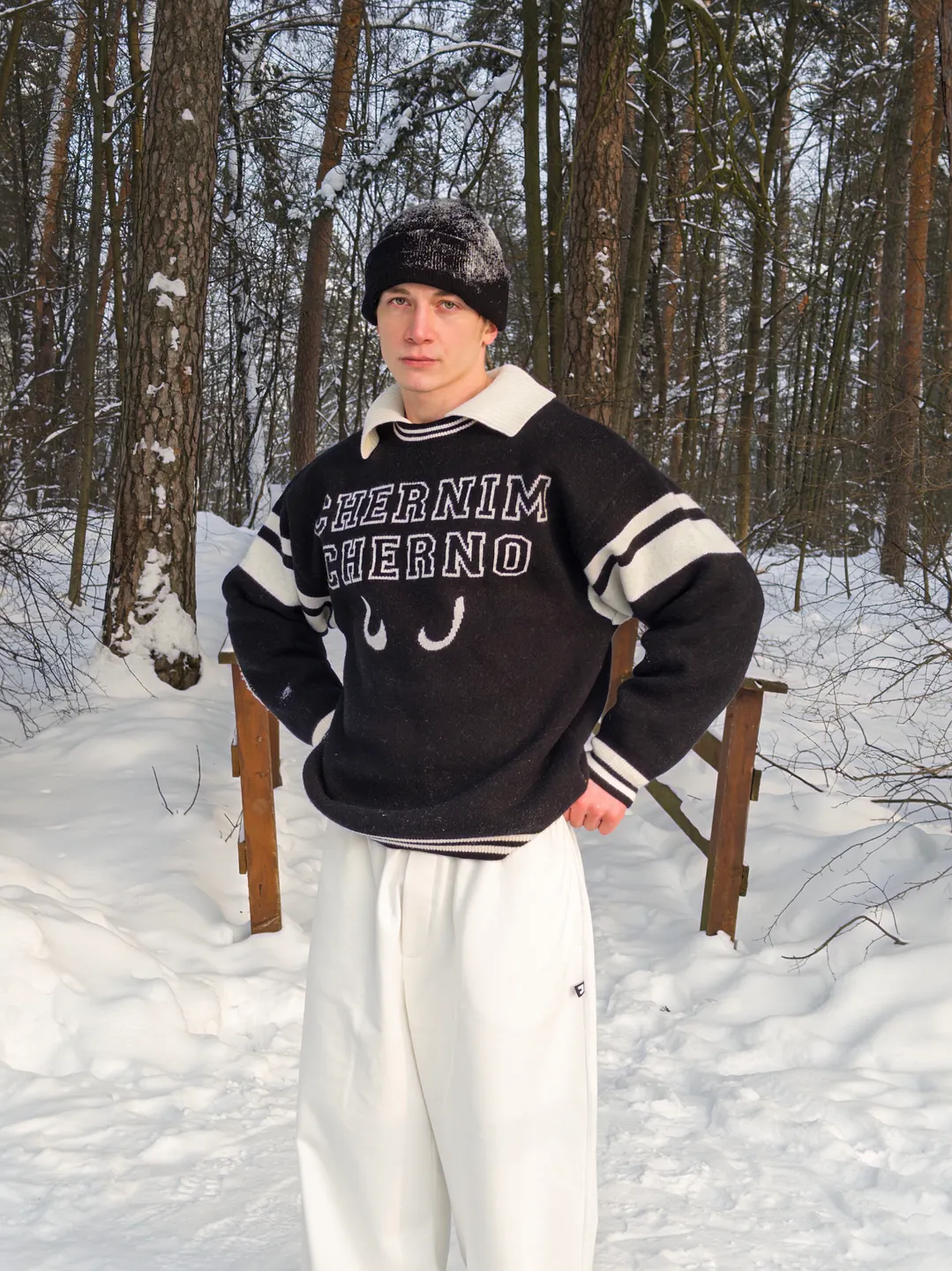 Черный свитер 