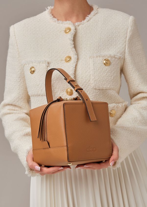 Кожаная сумка Quadra DBR 30989 оранжевый миндаль