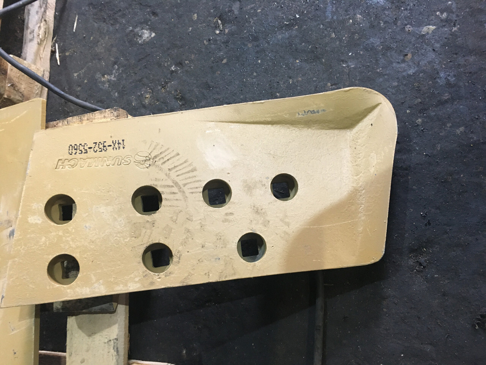 Нож 14X-952-5560 правый D65EX-16