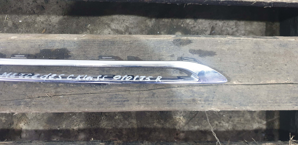 Молдинг решетки радиатора Mercedes GLE (C292) 15-19 Б/У Оригинал A2928880285