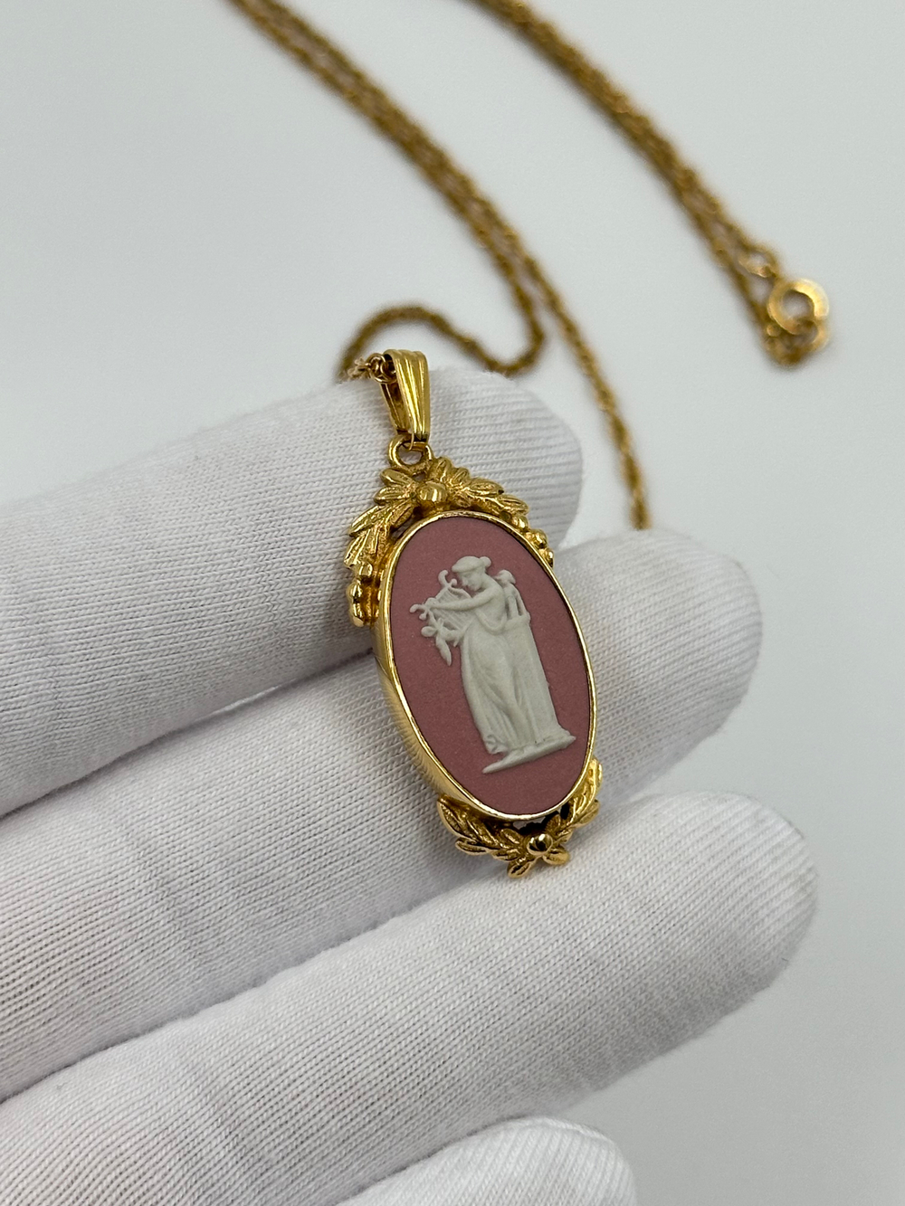 Кулон Wedgwood розовый
