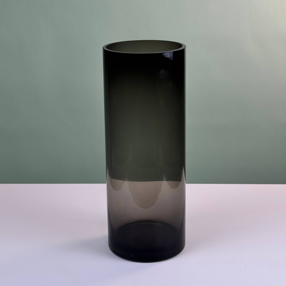 Ваза стеклянная (серая)