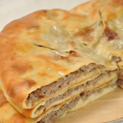 Пирог с говядиной и свининой, выпечка