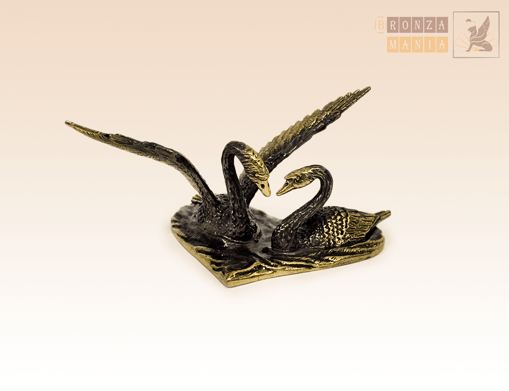 фигурка Лебеди в сердце