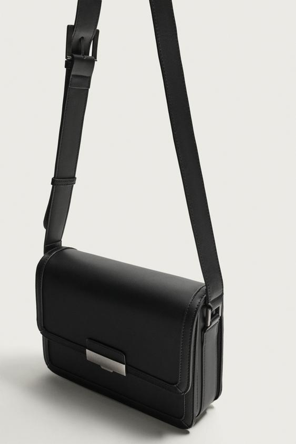 ZARA СУМКА С МЕТАЛЛИЧЕСКОЙ ДЕТАЛЬЮ, ЧЕРНЫЙ