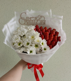 Клубника и хризантемы