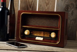 AM/FM радиоприёмник с беспроводным соединением RECEIVER