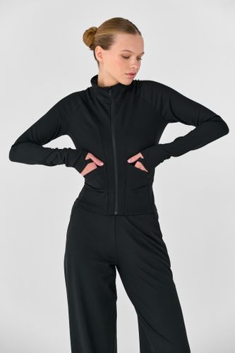 Рашгард приталенный с карманами