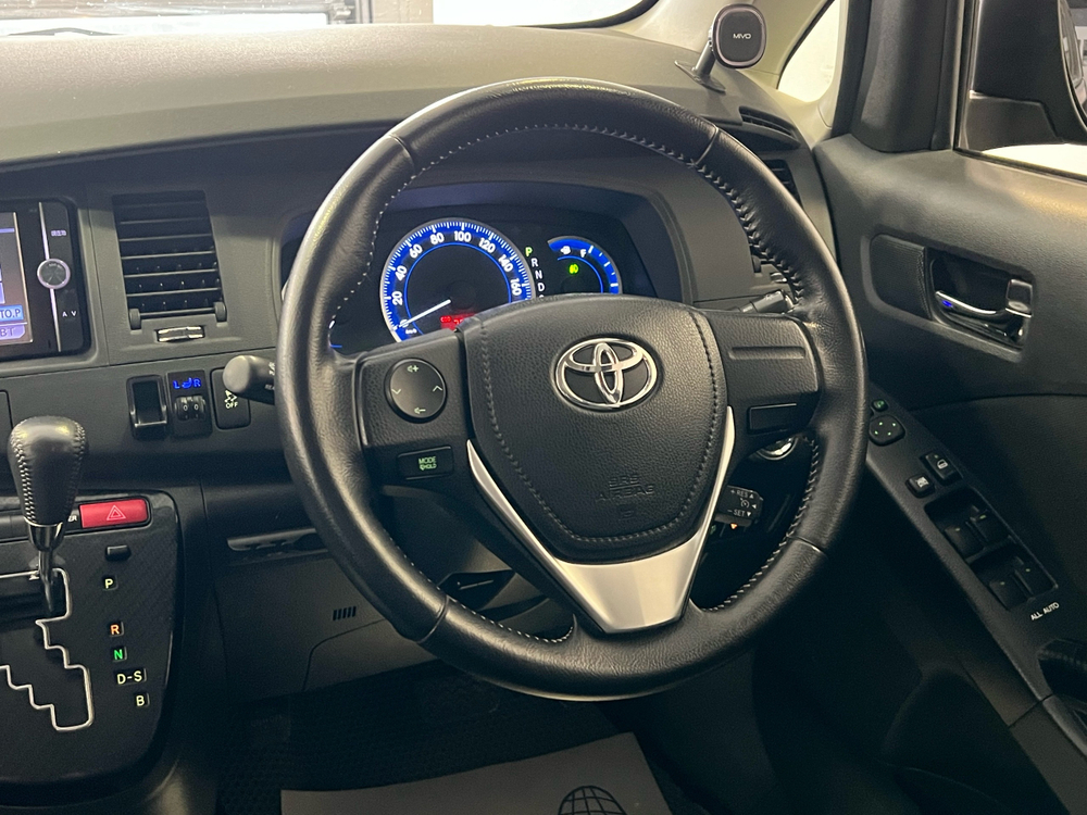 Toyota Isis, 2014 год