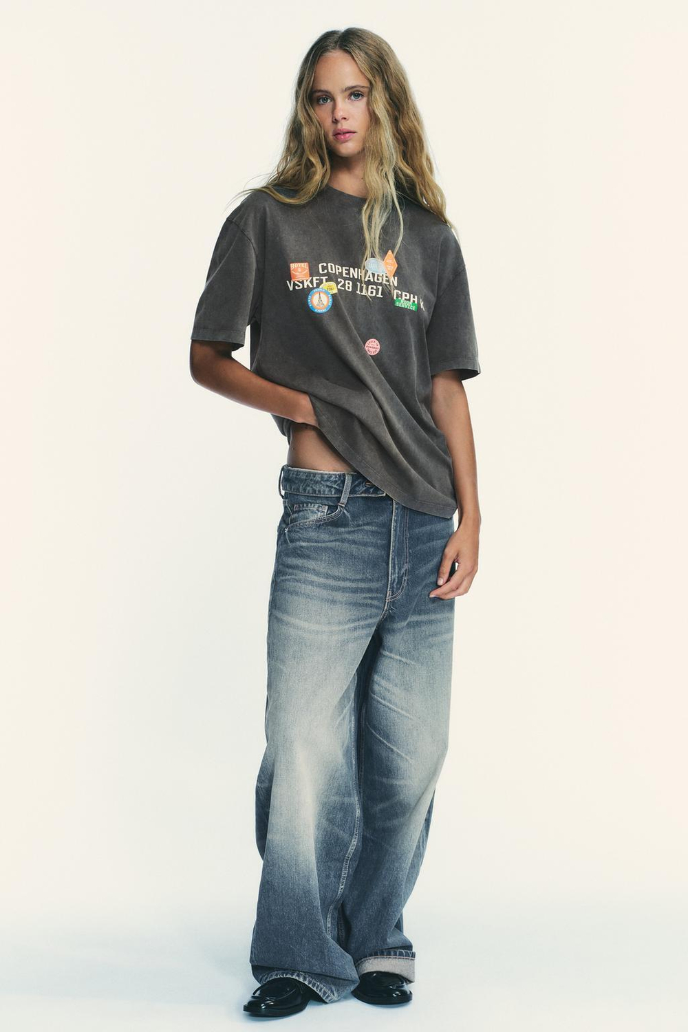 ZARA ФУТБОЛКА С ЭФФЕКТОМ ПОТЕРТОСТИ И ПРИНТОМ, АНТРАЦИТОВО-СЕРЫЙ