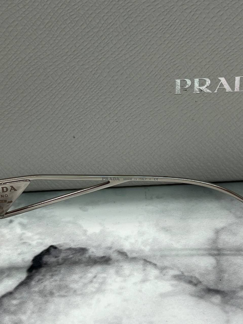 Очки Prada