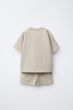 ZARA КОМПЛЕКТ ФУТБОЛКА И ШОРТЫ С НАДПИСЬЮ, ЗЕМЛЯНОЙ