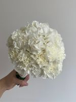 Свадебный букет из гортензии и диантусов