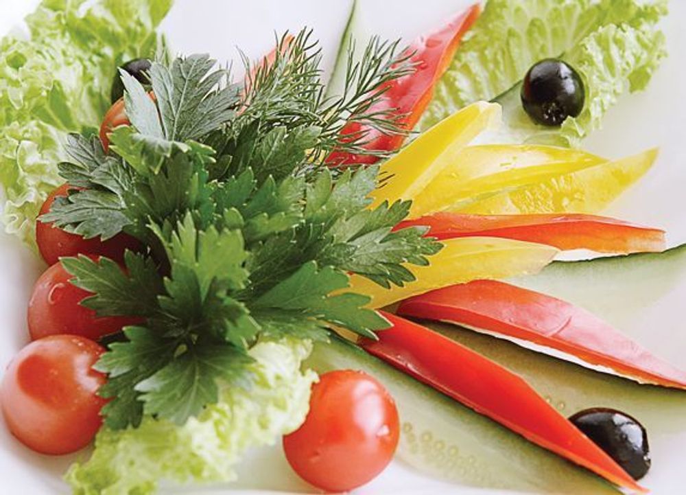 Свежие овощи с букетом зелени (175 гр.)
