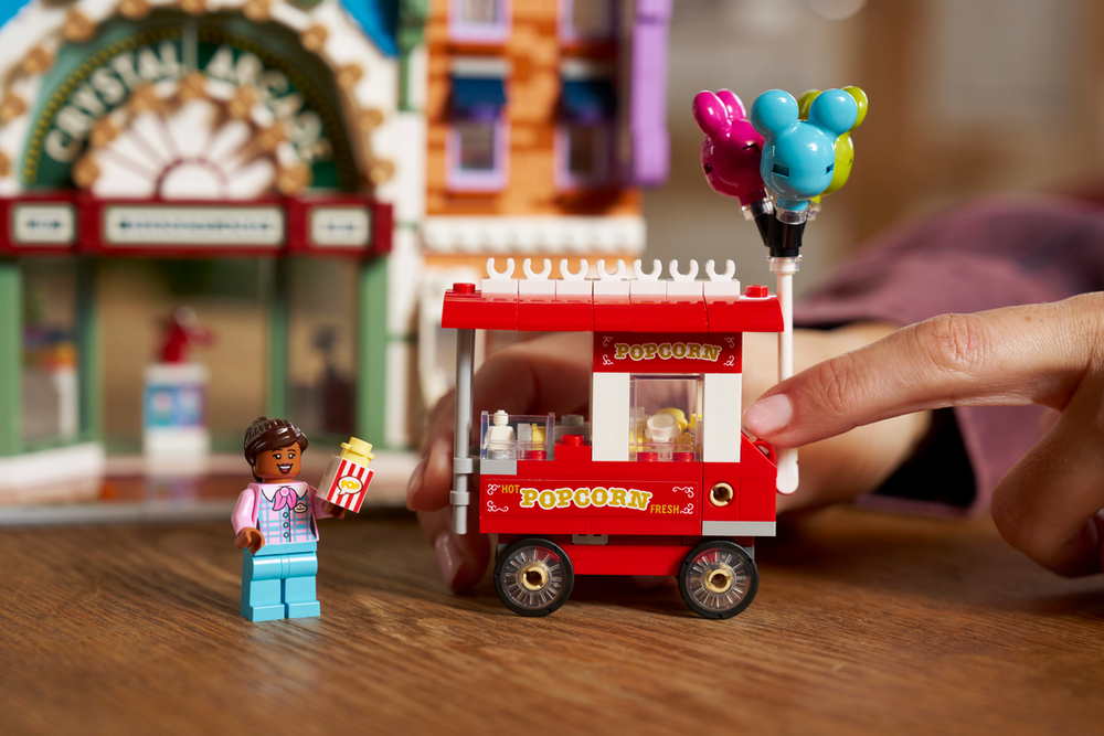 Конструктор LEGO Disney 43302 Main Street, U.S.A.