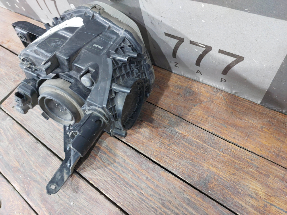 Фара левая галоген Nissan Juke (F15) 11-19 Б/У Оригинал 260601KA0A