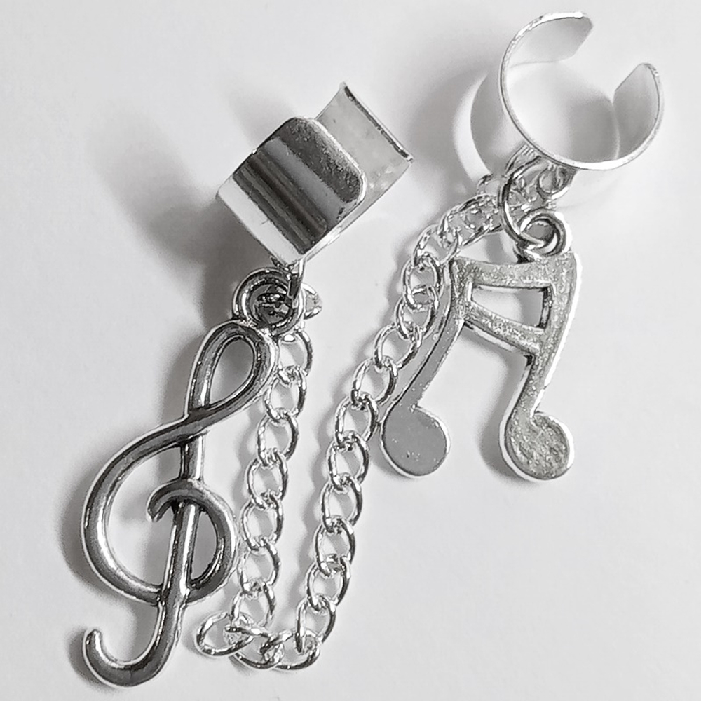 Серьги каффы (без прокола) с цепочкой и подвесками "Скрипичный ключ, нота" две клипсы соединенные цепочкой.