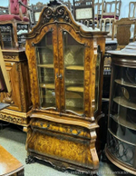 Старинная витрина