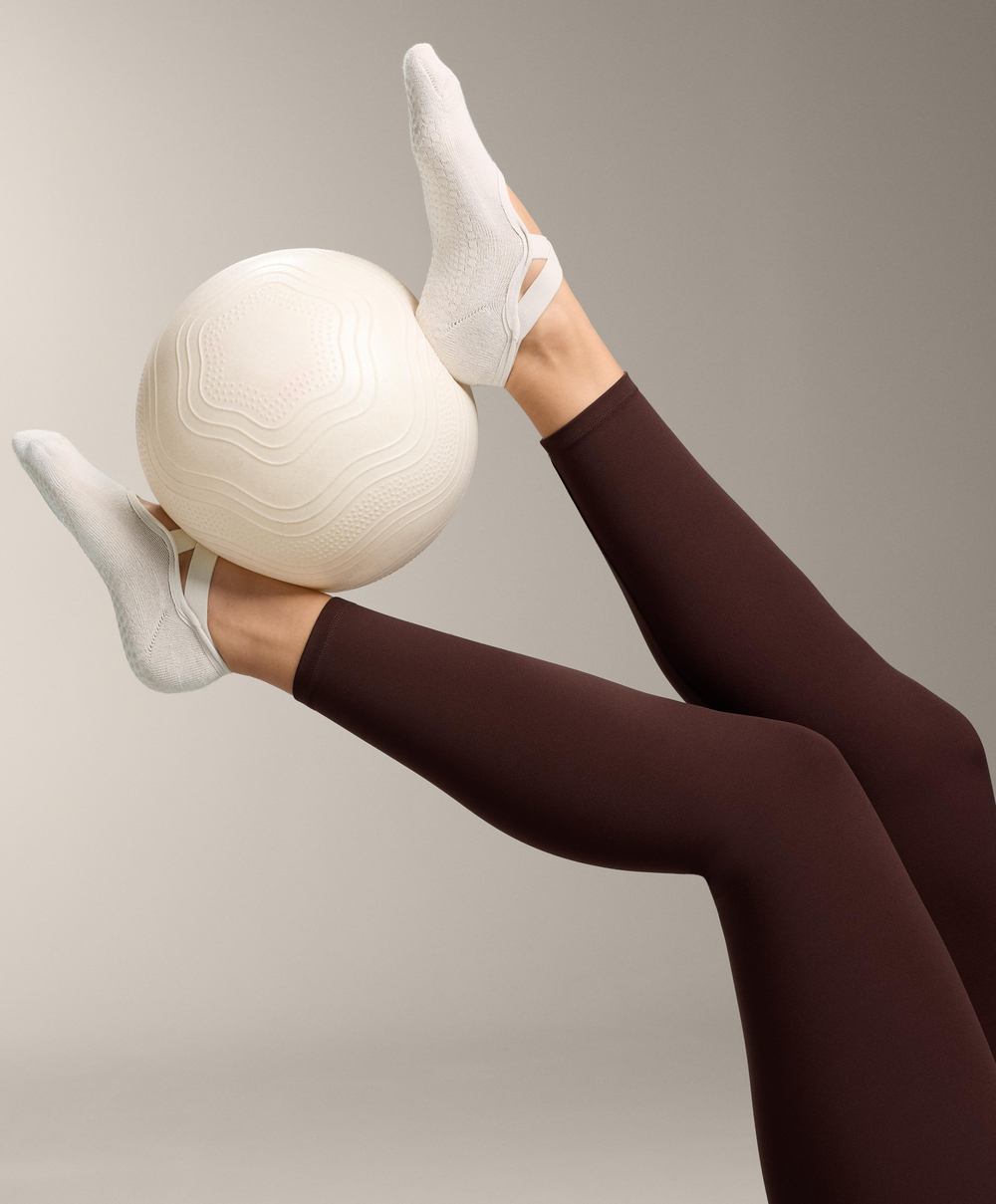 OYSHO Набор из двух пар хлопковых носков для йоги и пилатеса с перекрещивающимися лямками, хаки