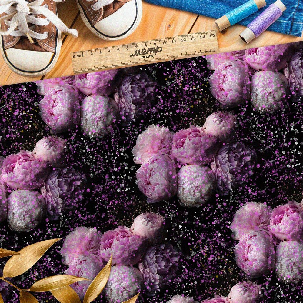 Ткань мембрана маслом нарисованные пионы на чёрном фоне с пыльцой