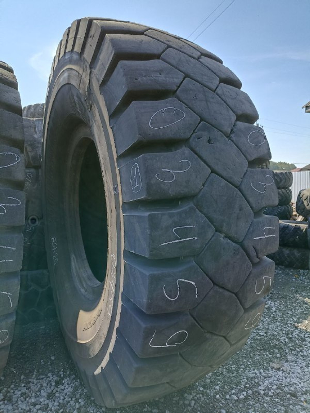 33.00R51 Bridgestone VRDP шина б/у