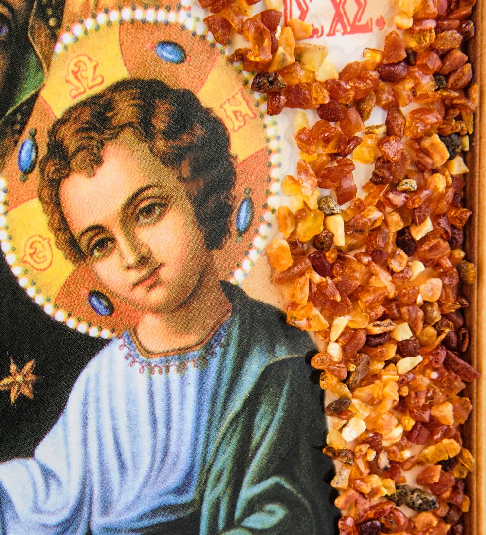 AMB-72/ 8 Икона Божией Матери «Иверская» (с янтарной крошкой) дер.краш.рамка 30х40