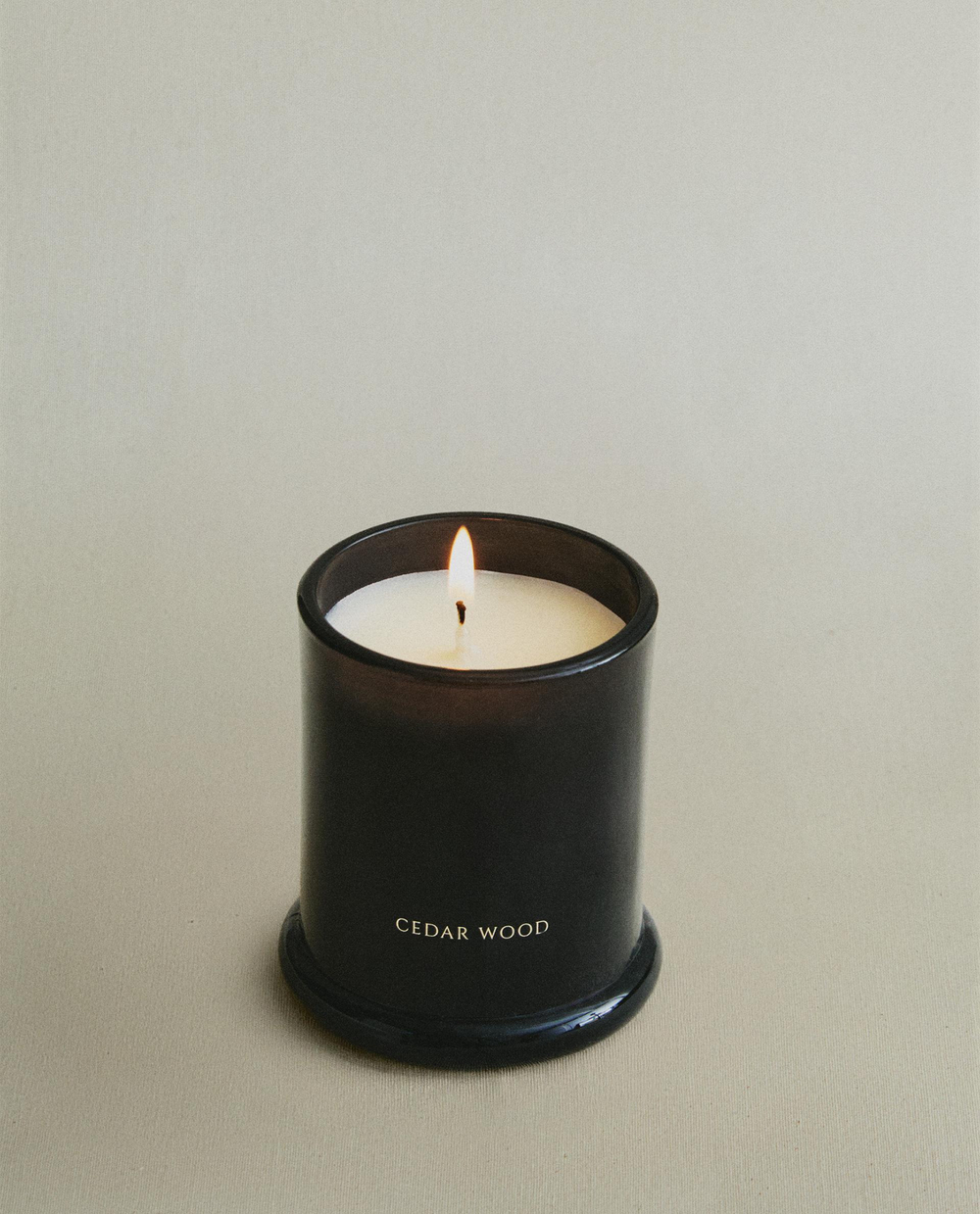 Zara Home Свеча ароматическая Cedar Wood 150 г, растительный воск, аромат древесный, Коричневый