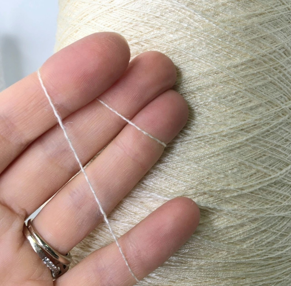 SAUVAGE- Botto Giuseppe; 100% шелк; 2400м/100гр; col.0001, цвет: молочный Есть бобинки: 298 и 411- одной партии и 242гр. - другой партии.гр