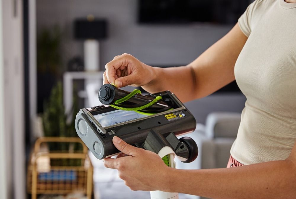 Пылесос беспроводной вертикальный аккумуляторный Greenworks 24В GD24SVK4D, Арт.4701107UB с АКБ 4 А*ч и ЗУ