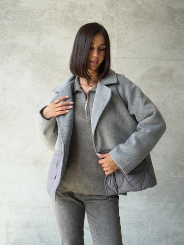Серая комбинированная куртка с манишкой