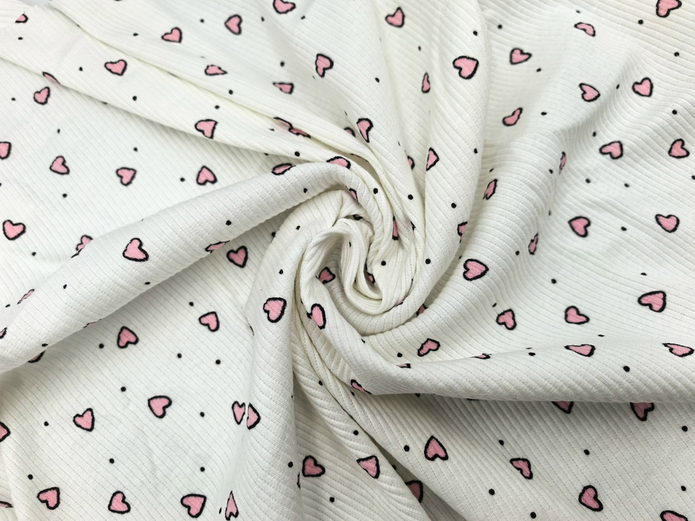 Ажурная рибана, розовые сердечки на молочном фоне