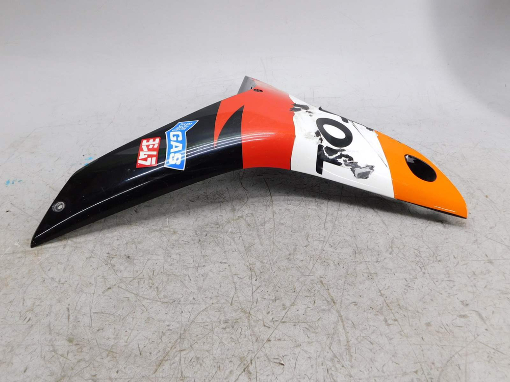 Пластик боковой правый Honda CBR600RR 06-08 64320-MFJ-D000
