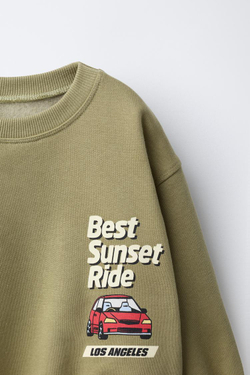 ZARA ТОЛСТОВКА С ПРИНТОМ «АВТОМОБИЛЬ», СВЕТЛЫЙ ХАКИ