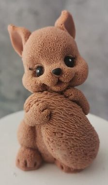 Фигурка из шоколадной глазури, Белочка