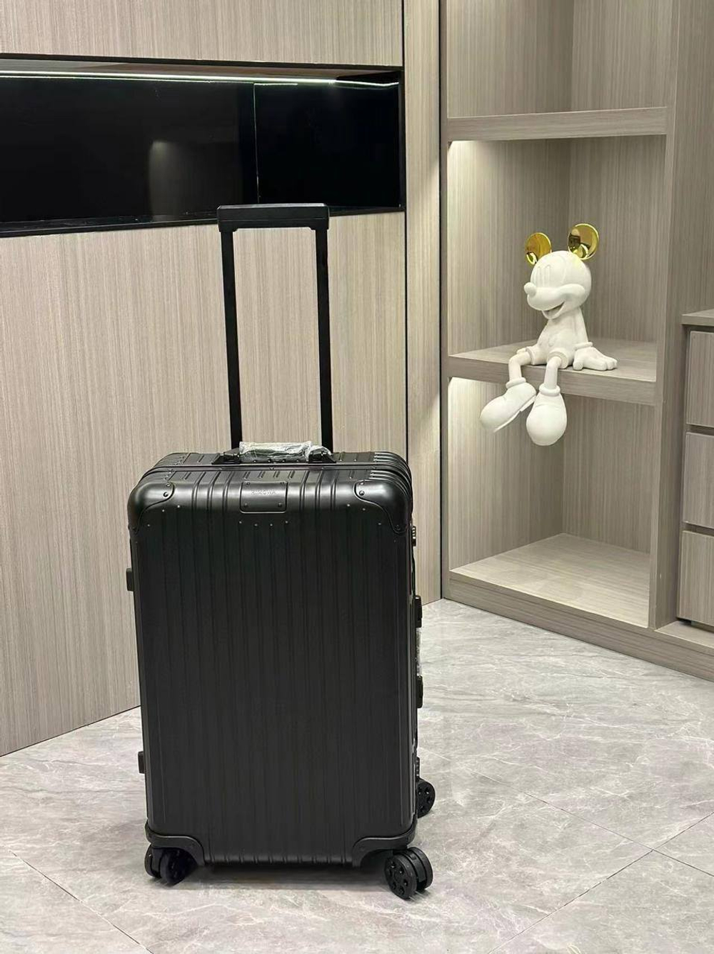 Чемодан Rimowa M