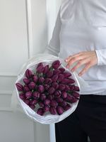 Букет из 51 фиолетового тюльпана - доступен к заказу с 3.03.2025