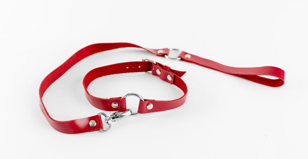 Красный чокер из натуральной кожи с поводком (Цвет: красный)