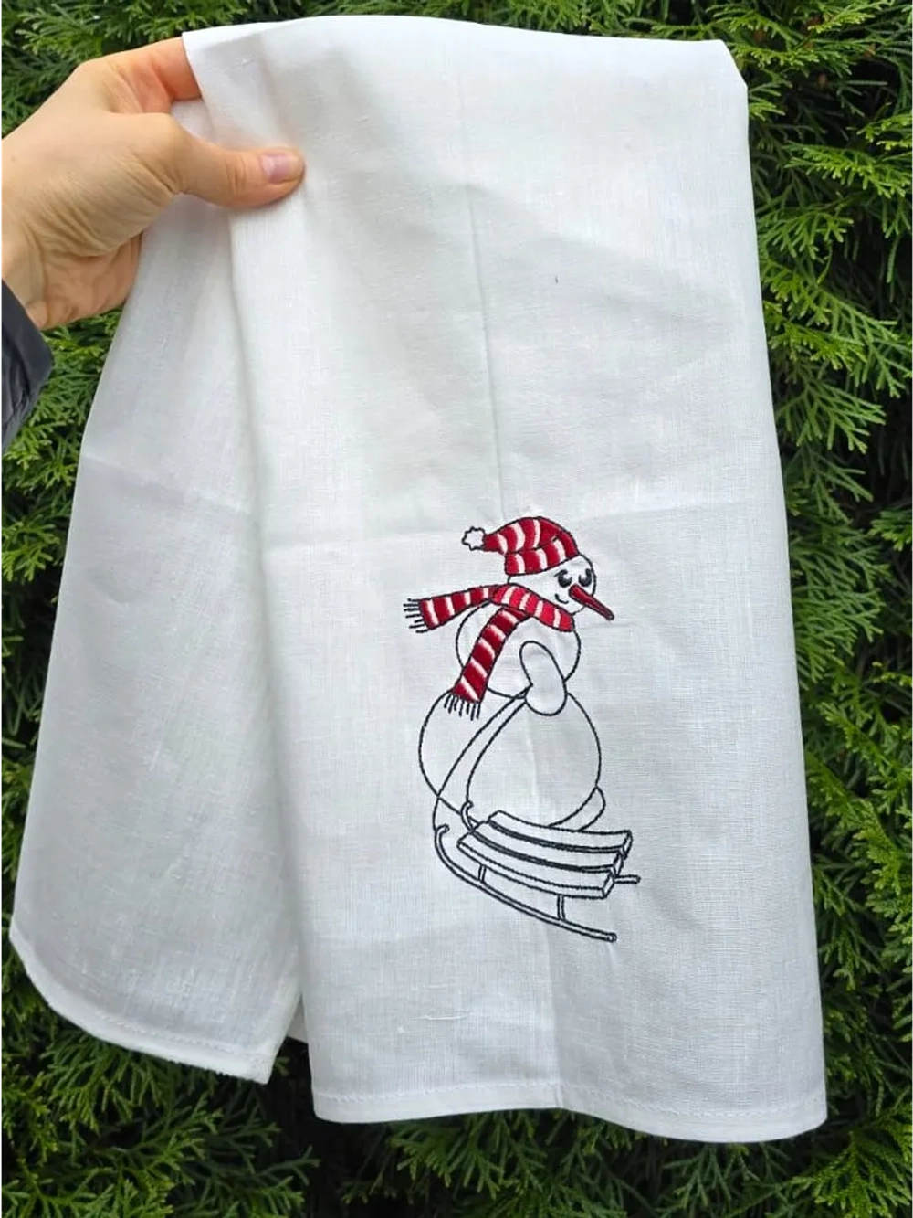 Полотенце кухонное с вышивкой "Снеговик с санками"