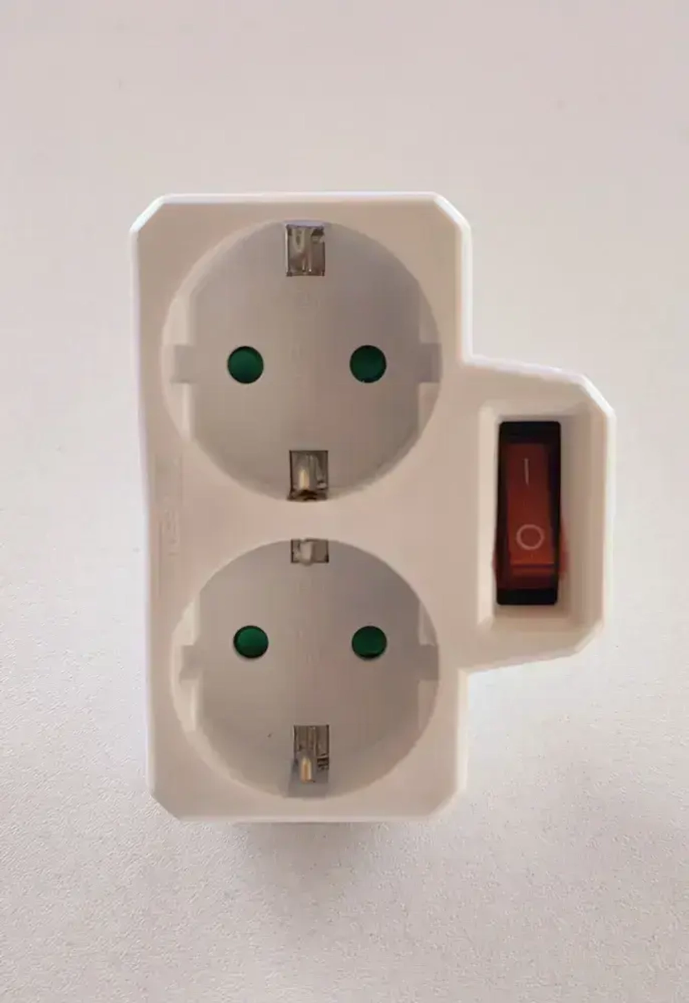 Двойник с кнопкой, выключателем. 2 евророзетки.