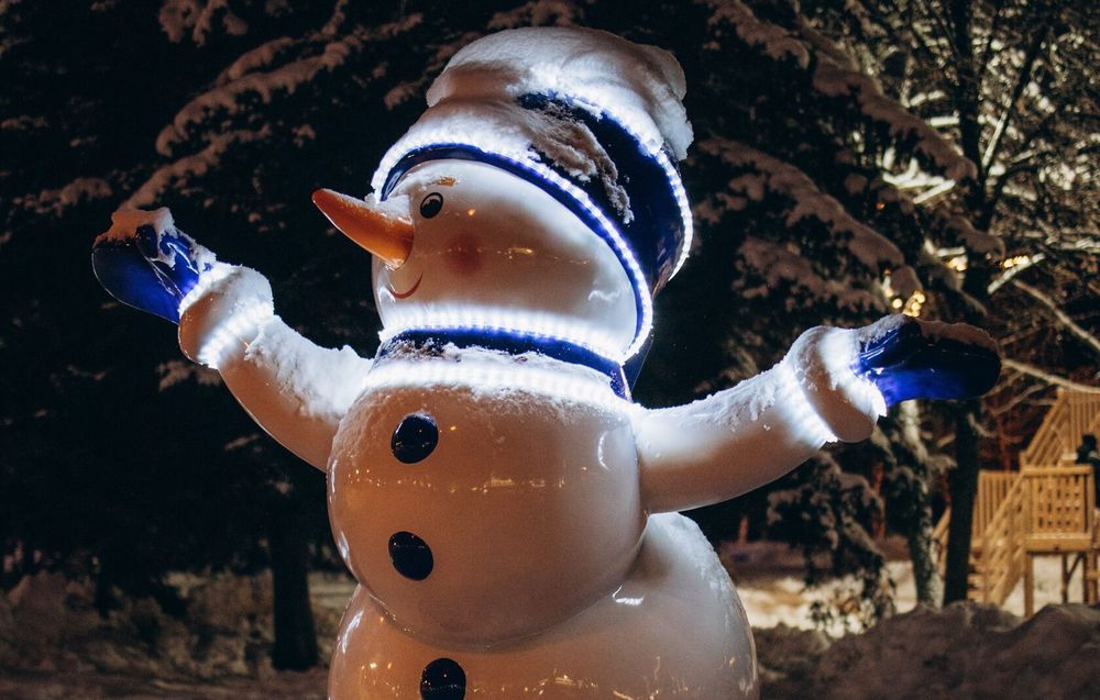 Уличная фигура "Снеговик фигурист"