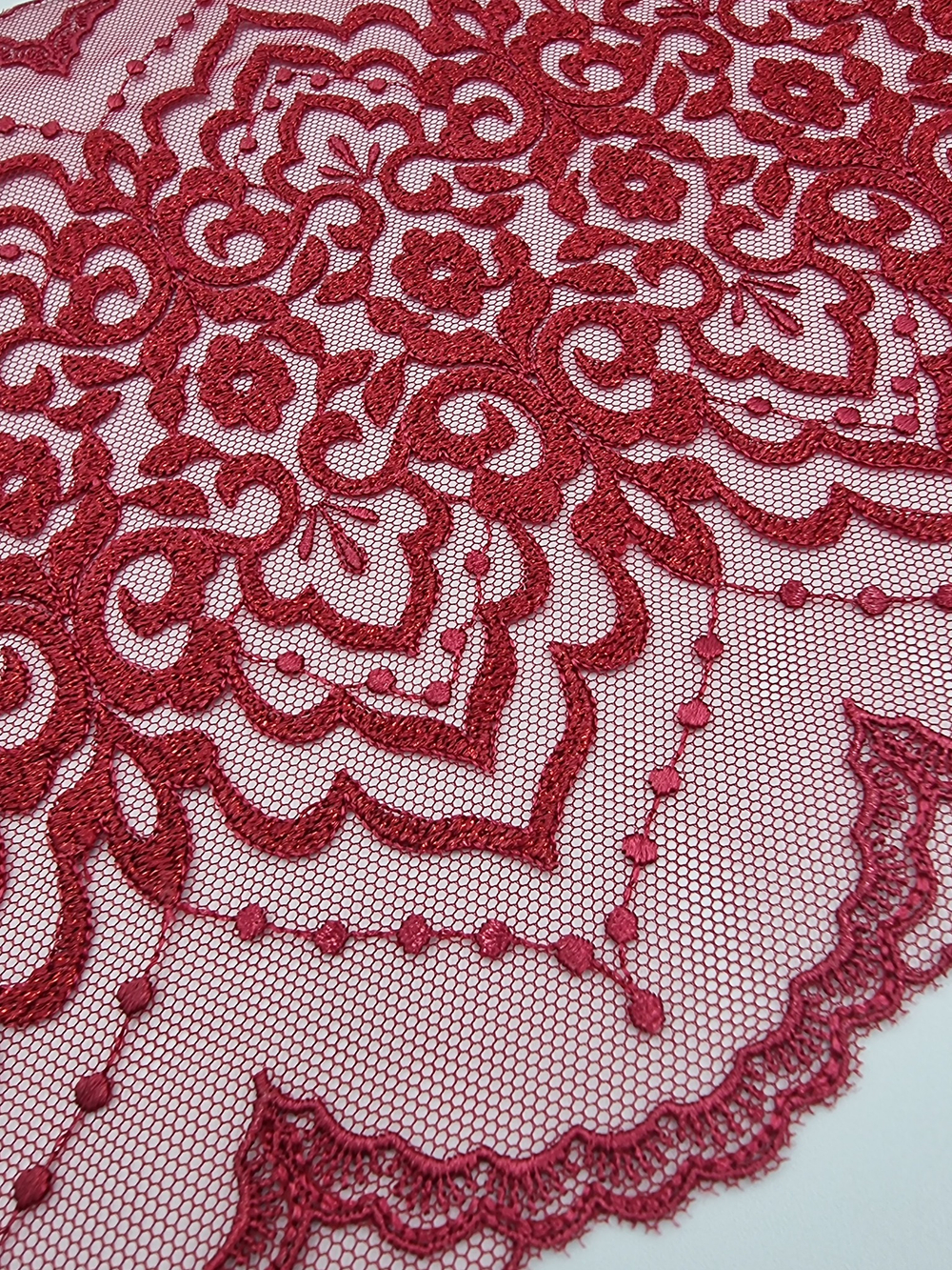 Вышивка на сетке темно-красная с блеском К765