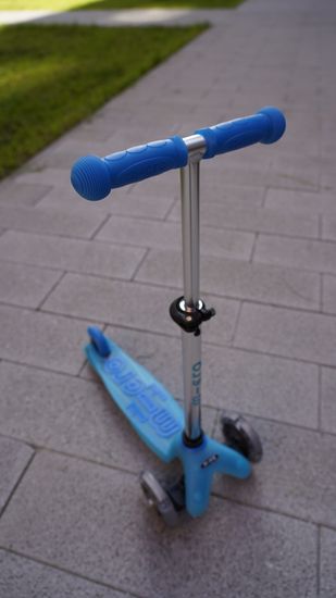 Самокат Mini Micro Deluxe Glow Plus (светящийся) LED арктический синий