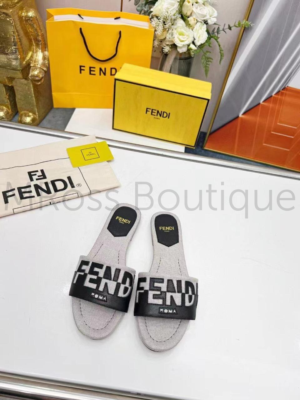 Шлепанцы Fendi Signature